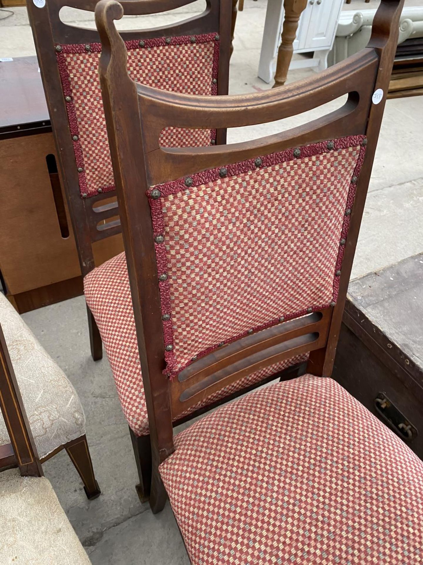 FOUR VARIOUS MAHOGANY DINING CHAIRS - Image 4 of 5