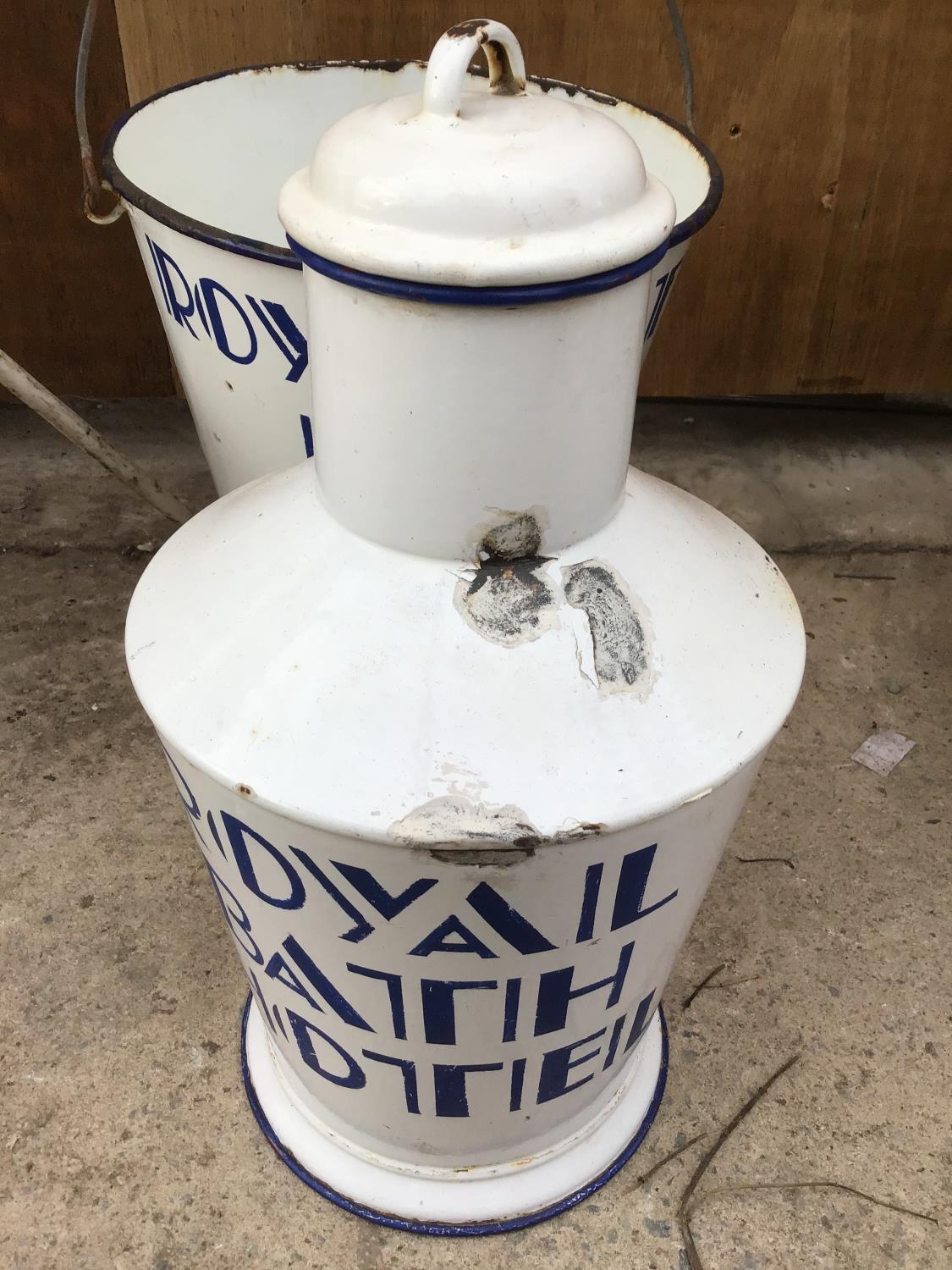 A VINTAGE 'ROYAL BATH HOTEL' WHITE AND BLUE ENAMEL BUCKET, LIDDED JUG, BOWL ON A STAND - Image 3 of 4