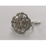 A LADIES 18CT WHITE GOLD DIAMOND CLUSTER RING, DIAMOND WEIGHT 2.25 CARATS, WEIGHT 6.6 GRAMS, CLARITY