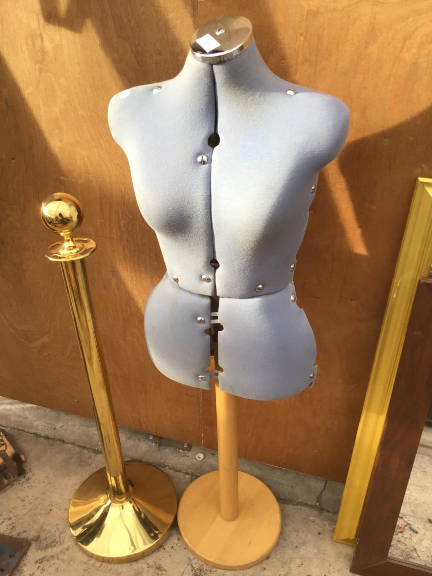 A TAILORS DUMMY AND A BRASS EFFECT DISPLAY STAND - Image 2 of 3