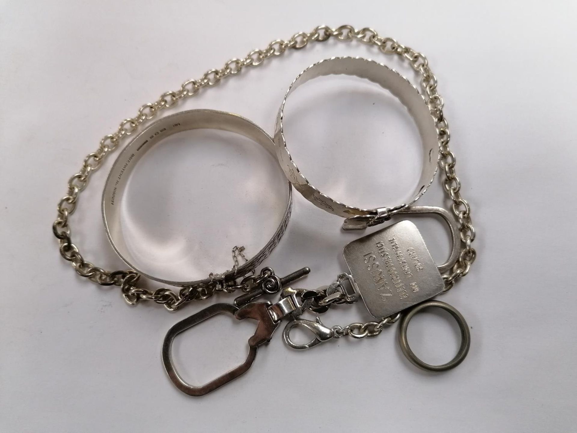 A COLLECTION OF SILVER AND OTHER JEWELLERY, GROSS WEIGHT 32.7 GRAMS