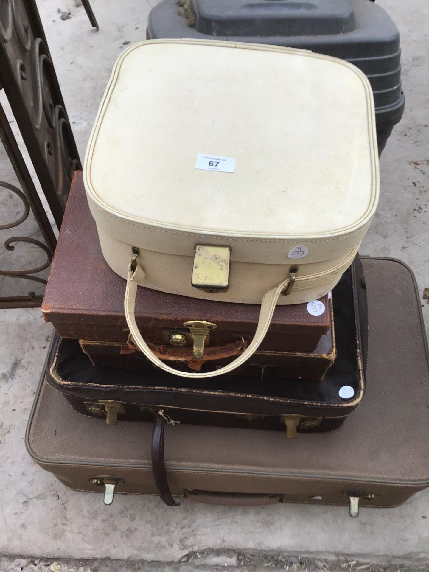 FOUR VINTAGE SUIT CASES AND VANITY CASES