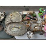 A COLLECTION OF ASSORTED SILVER PLATE AND EPNS ITEMS TOGETHER WITH ASSORTED COSTUME JEWELLERY