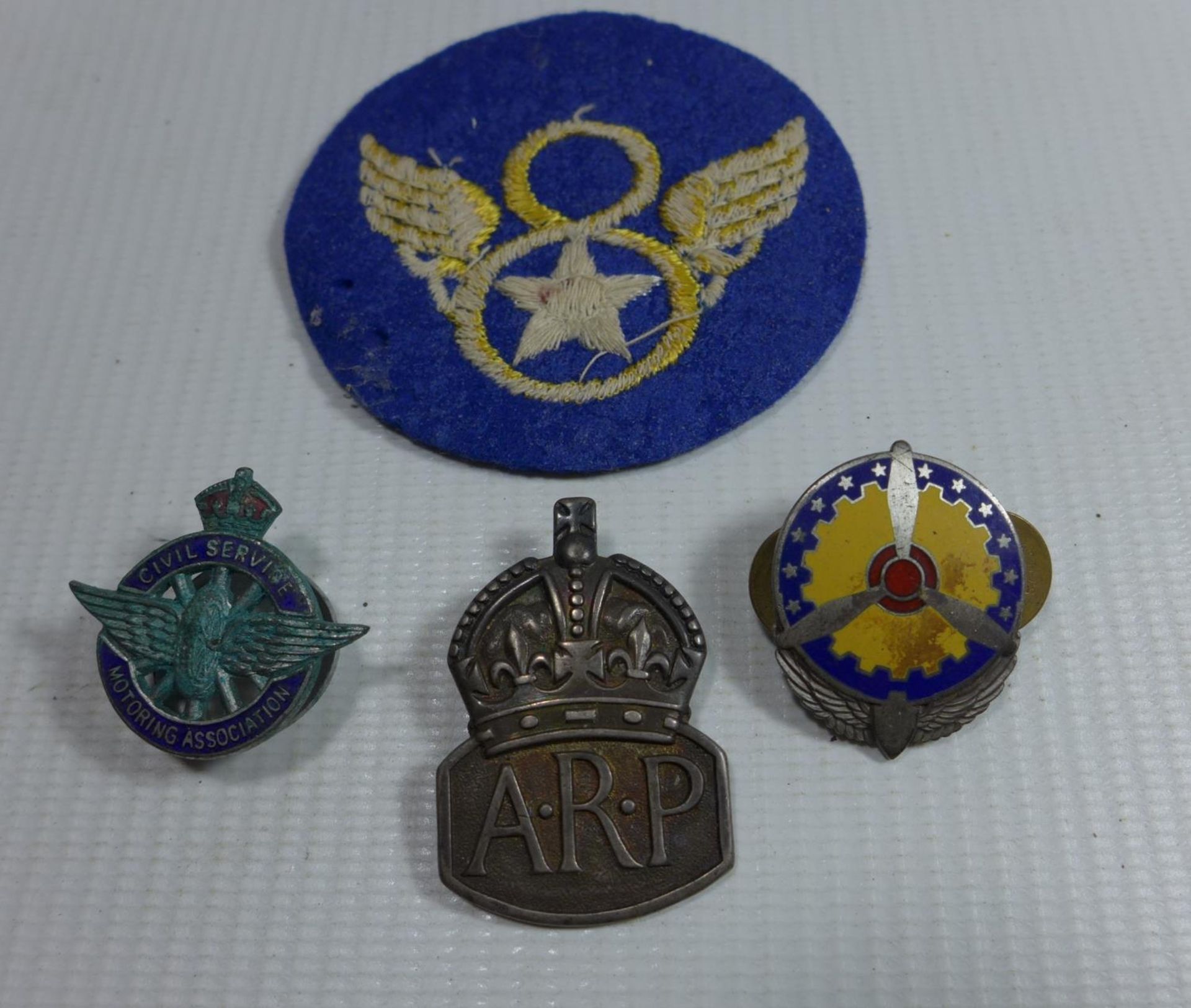 A WORLD WAR II PERIOD U.S MILITARY AIR CORPS SILVER AND ENAMEL BADGE, SILVER A.R.P BADGE ETC