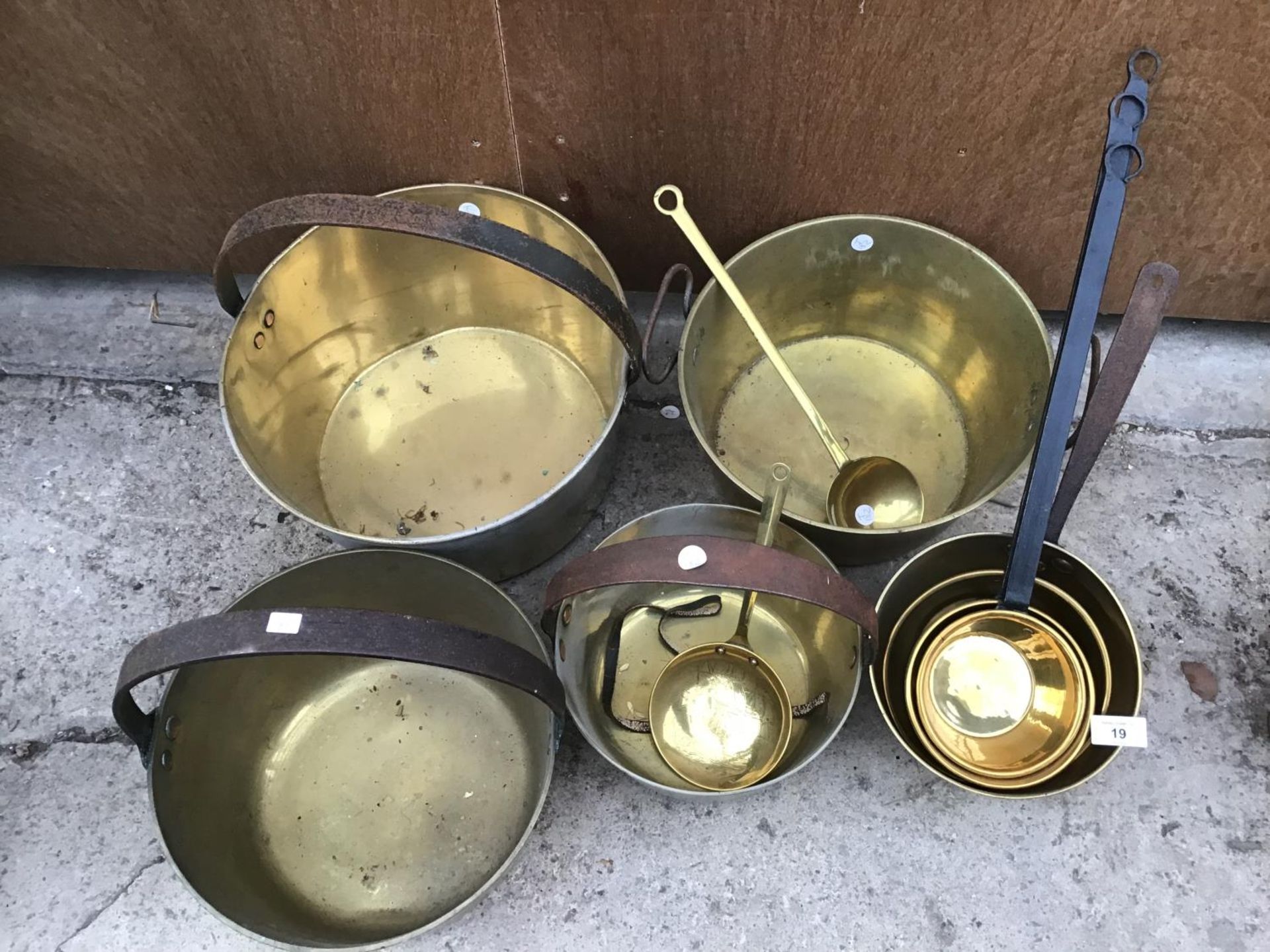 A LARGE QUANTITY OF BRASS JAM PANS, FURTHER PANS AND LADLES ETC