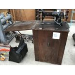 AN ELECTRIC SINGER SEWING MACHINE IN A WOODEN CABINET WITH INNER STORAGE BOX IN WORKING ORDER