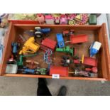 A TRAY OF ASSORTED DIE CAST FARMING MODELS, DINKY, CORGI AND BRITAINS ETC