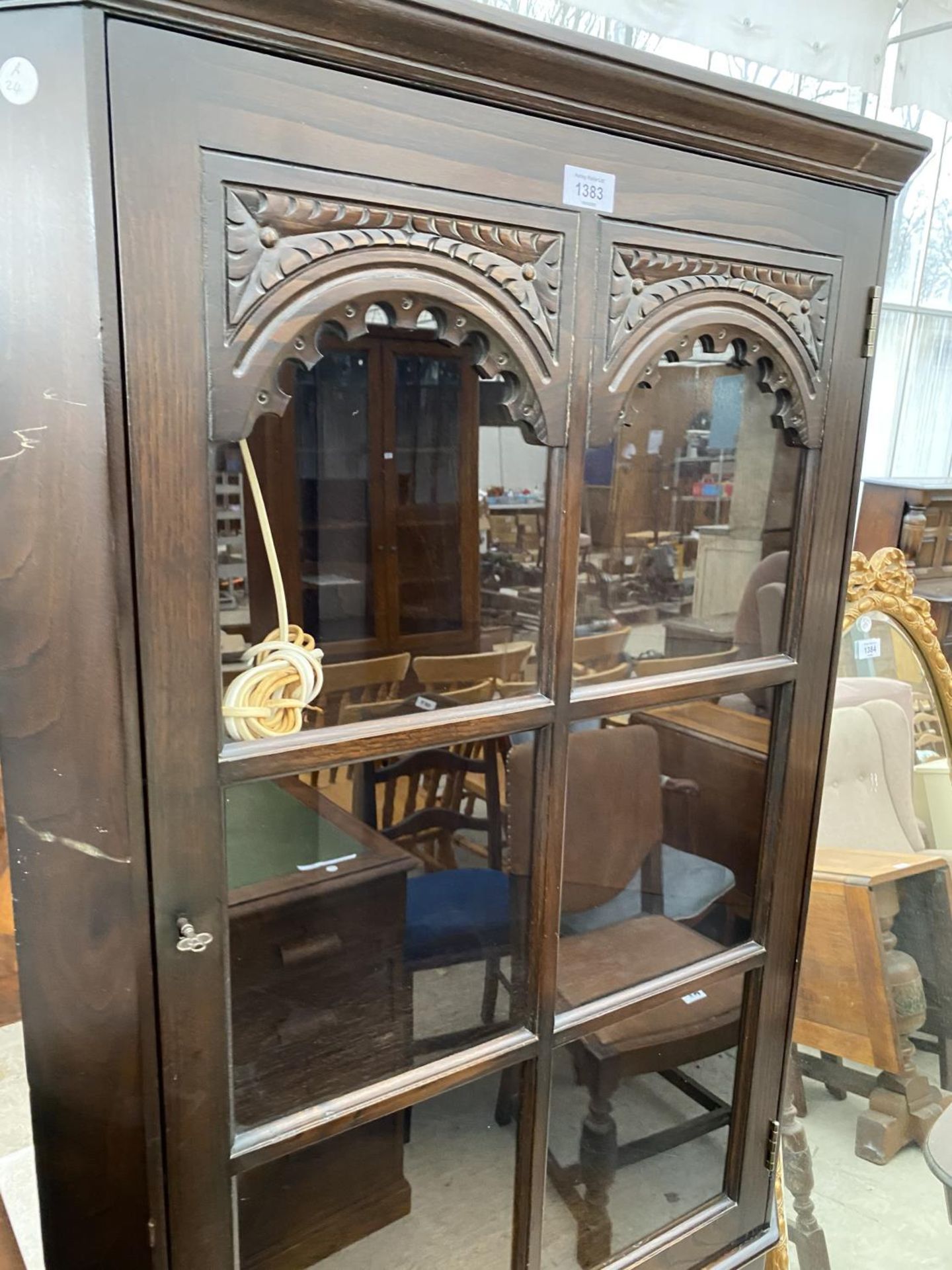 A JAYCEE OAK CORNER CABINET WITH LOWER DOOR AND UPPER GLAZED PANEL DOOR - Image 2 of 3