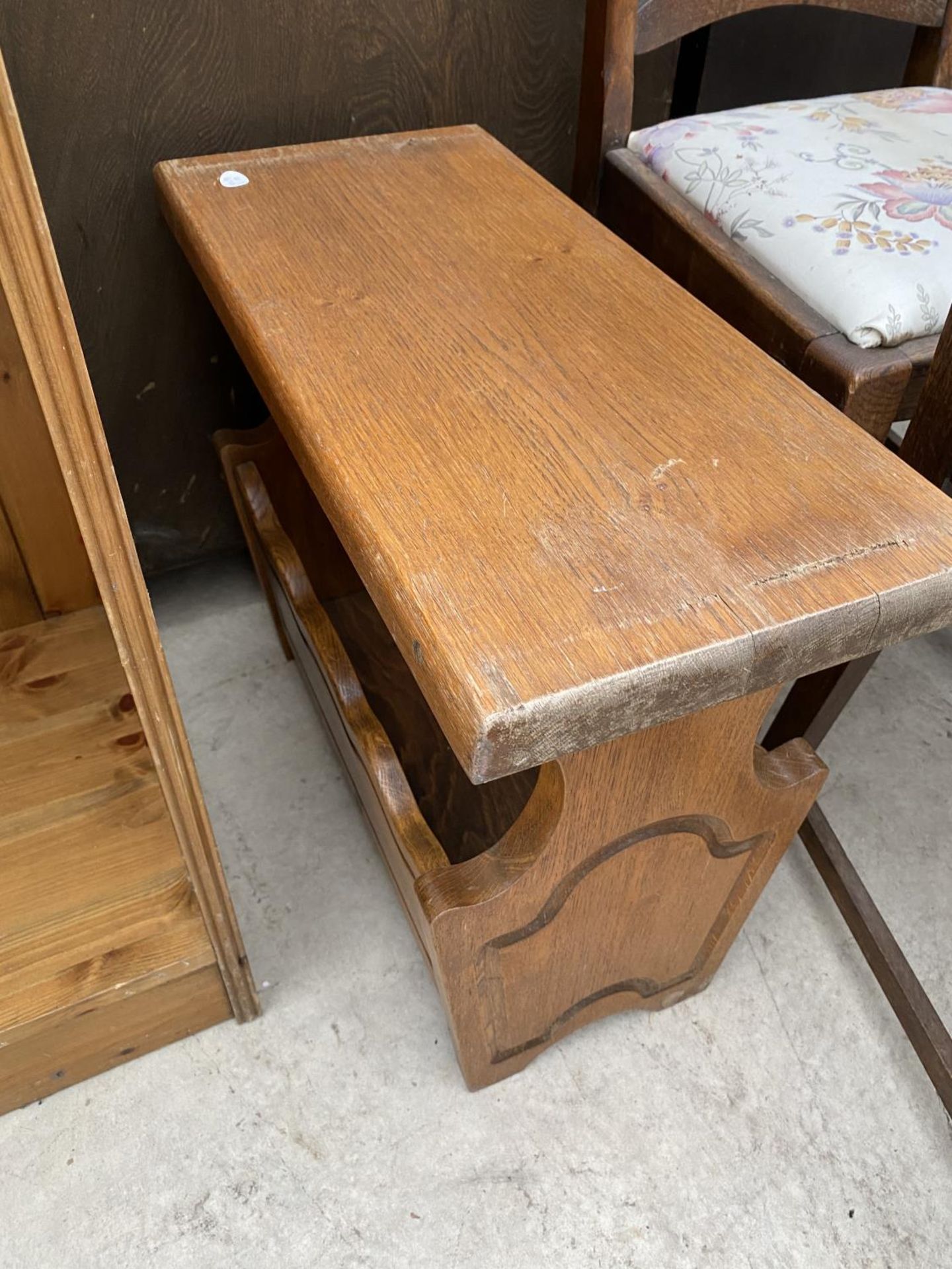 A PINE BOOKSHELF AND AN OAK MAGAZINE RACK TABLE - Image 5 of 5