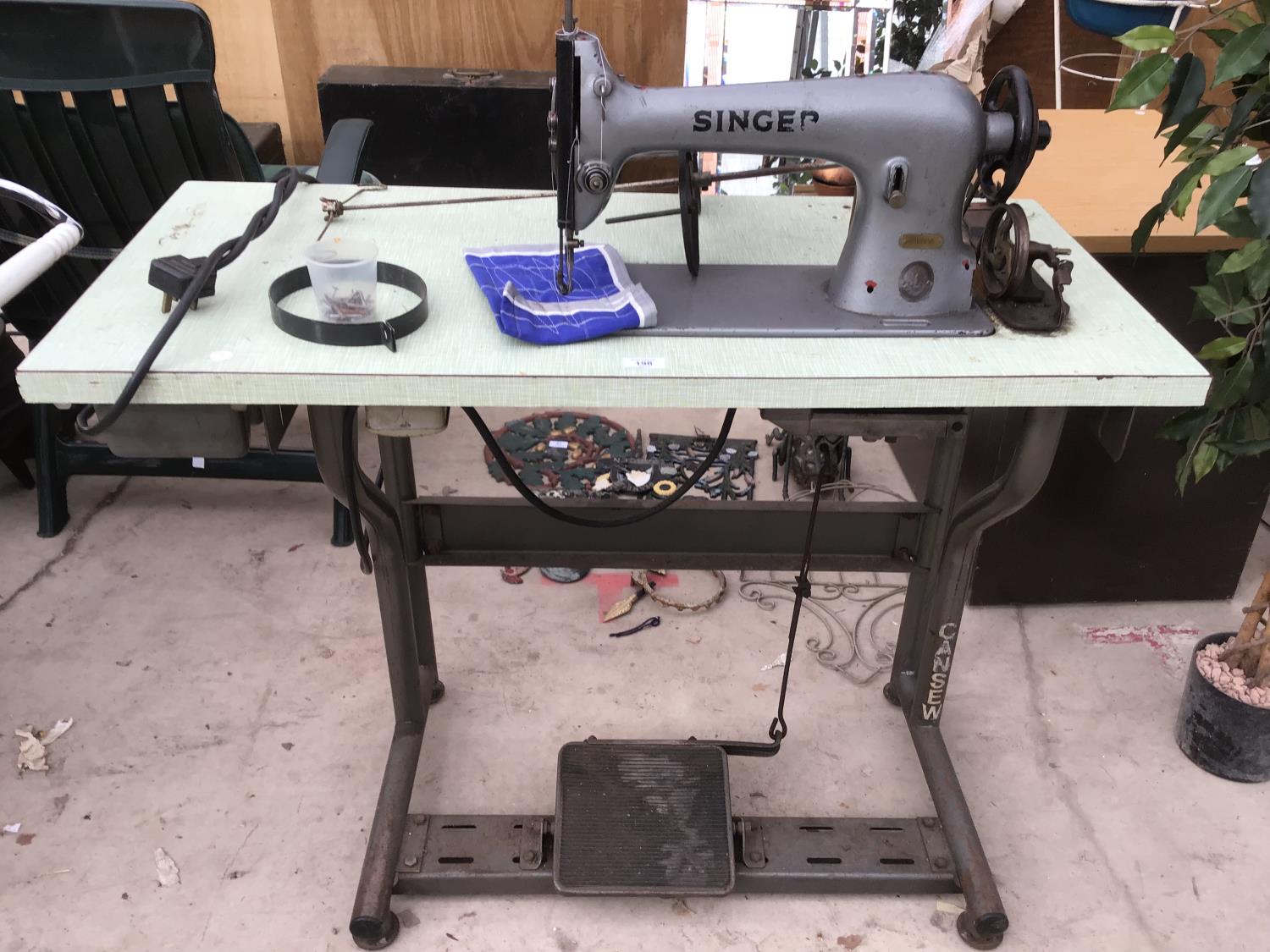 AN INDUSTRIAL SINGER SEWING MACHINE IN WORKING ORDER