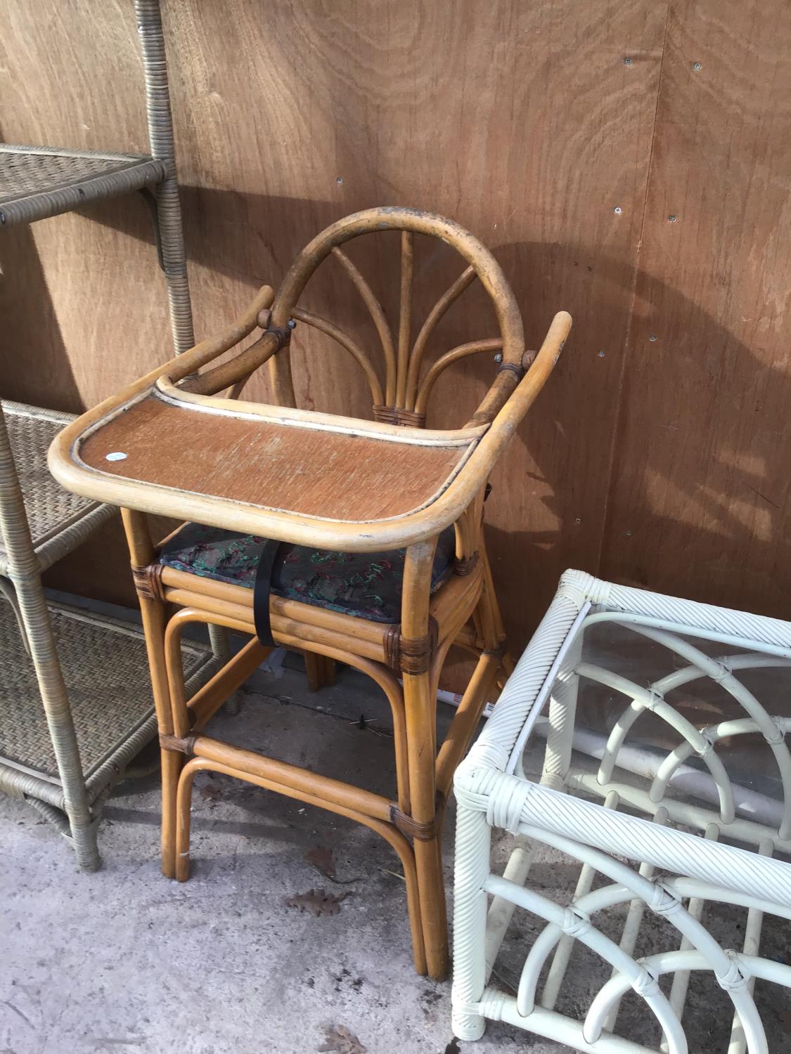 FOUR VARIOUS WICKER ITEMS TO INCLUDE AN ORNATE PEACOCK STYLE BACKED CHAIR, A GLASS TOPPED TABLE, - Image 4 of 5