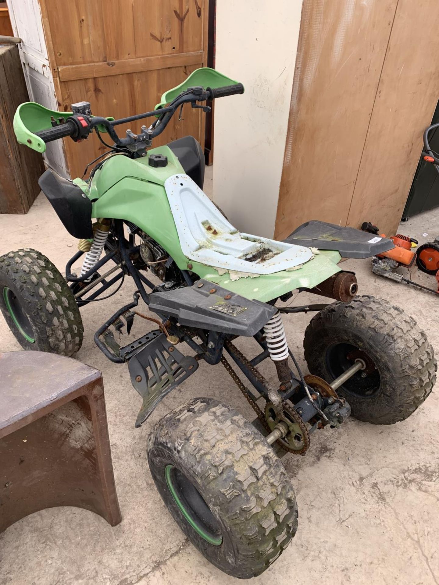 A QUAD BIKE IN NEED OF RESTORATION - Image 2 of 6