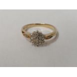 A LADIES 9CT YELLOW GOLD DIAMOND CLUSTER RING, WEIGHT 2.7 GRAMS, UK SIZE P