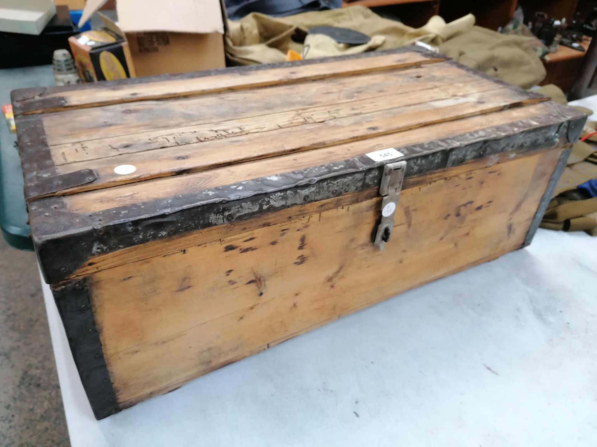 A VINTAGE FRENCH OAK GUN AMMO CHEST WITH METAL BANDING AND TWO METAL SIDE HANDLES