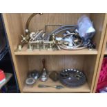 A COLLECTION OF VARIOUS BRASS ITEMS TO INCLUDE TAPS, DOOR HANDLES, BELL, TRIVET ETC