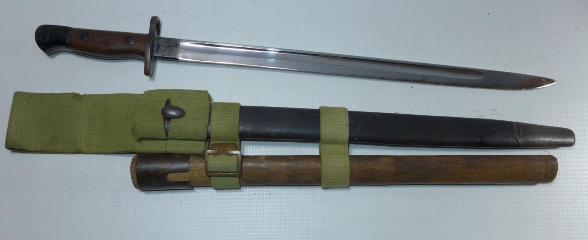 A BRITISH 1907 BAYONET AND HELVE CARRIER