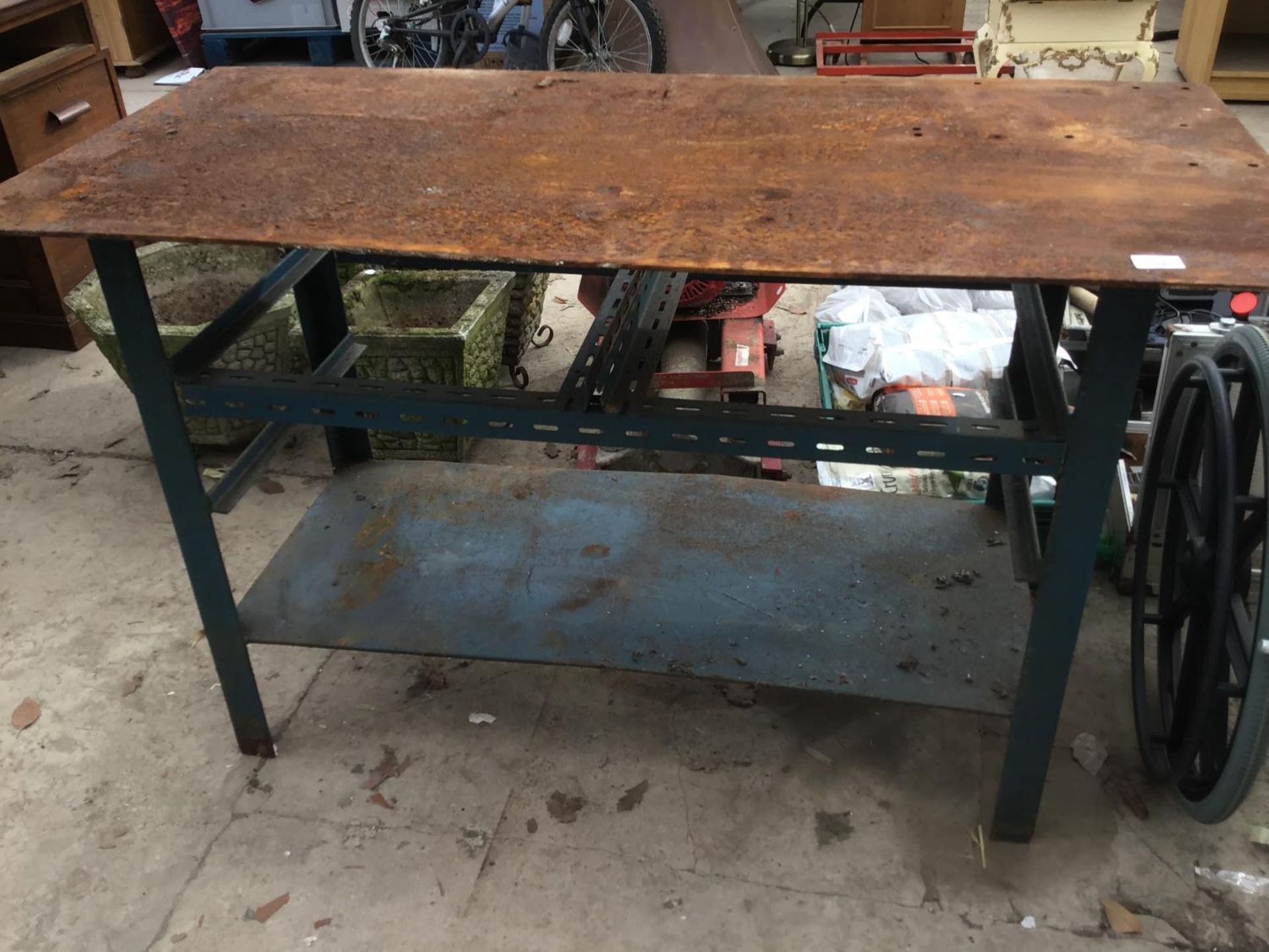 A METAL WORK BENCH WITH LOWER SHELF - Image 2 of 2