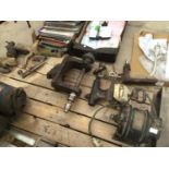 VARIOUS ITEMS TO INCLUDE A SINGER SEWING MACHINE MOTOR, DRILL AND OTHER HEAVY DUTY ATTACHMENTS