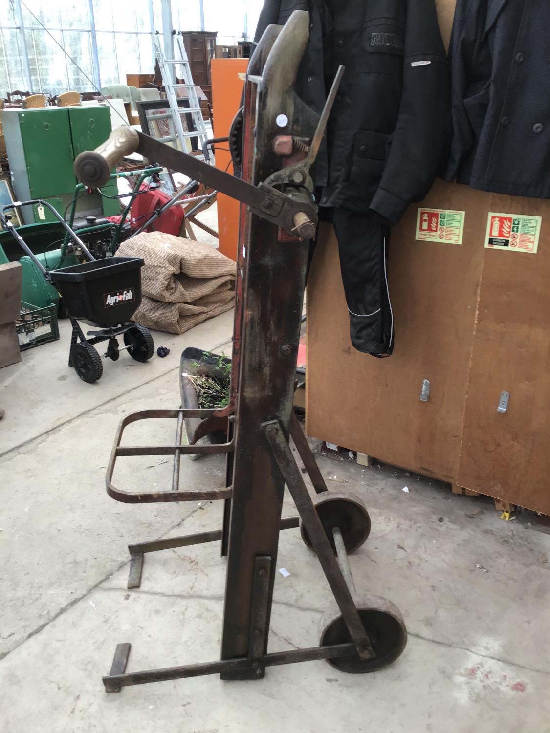 A VINTAGE SACK TRUCK WITH CHAIN LIFTING MECHANISM E J TONG SPILSBY FROM EITHER DOCKS OR RAILWAY - Image 2 of 4