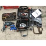 A COLLECTION OF TOOLS TO INCLUDE A CASED MOUSE, A BLACK AND DECKER, AN OIL CAN, VICE AND PLANER
