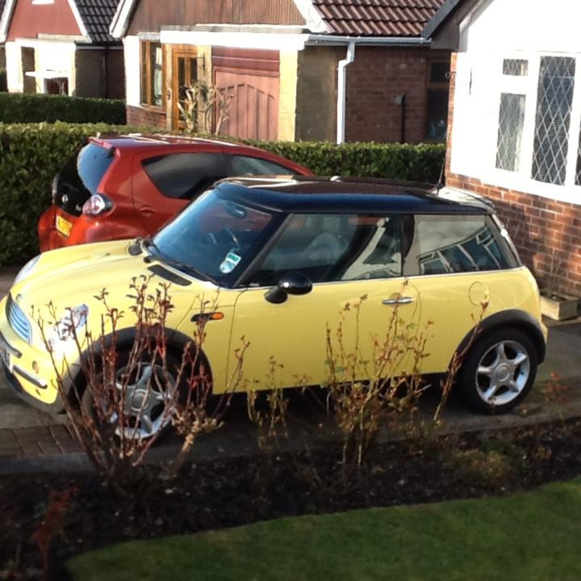 A 2001 (51) MINI COOPER, 1600 CC. MOT TO 25.2.21. RECENT INVOICES FOR £700 INCLUDING 4 NEW TYRES. - Image 2 of 7