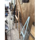 THREE VINTAGE FREESTANDING WOODEN EASELS OF VARIOUS SIZES