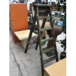 A VINTAGE FIVE RUNG STEP LADDER