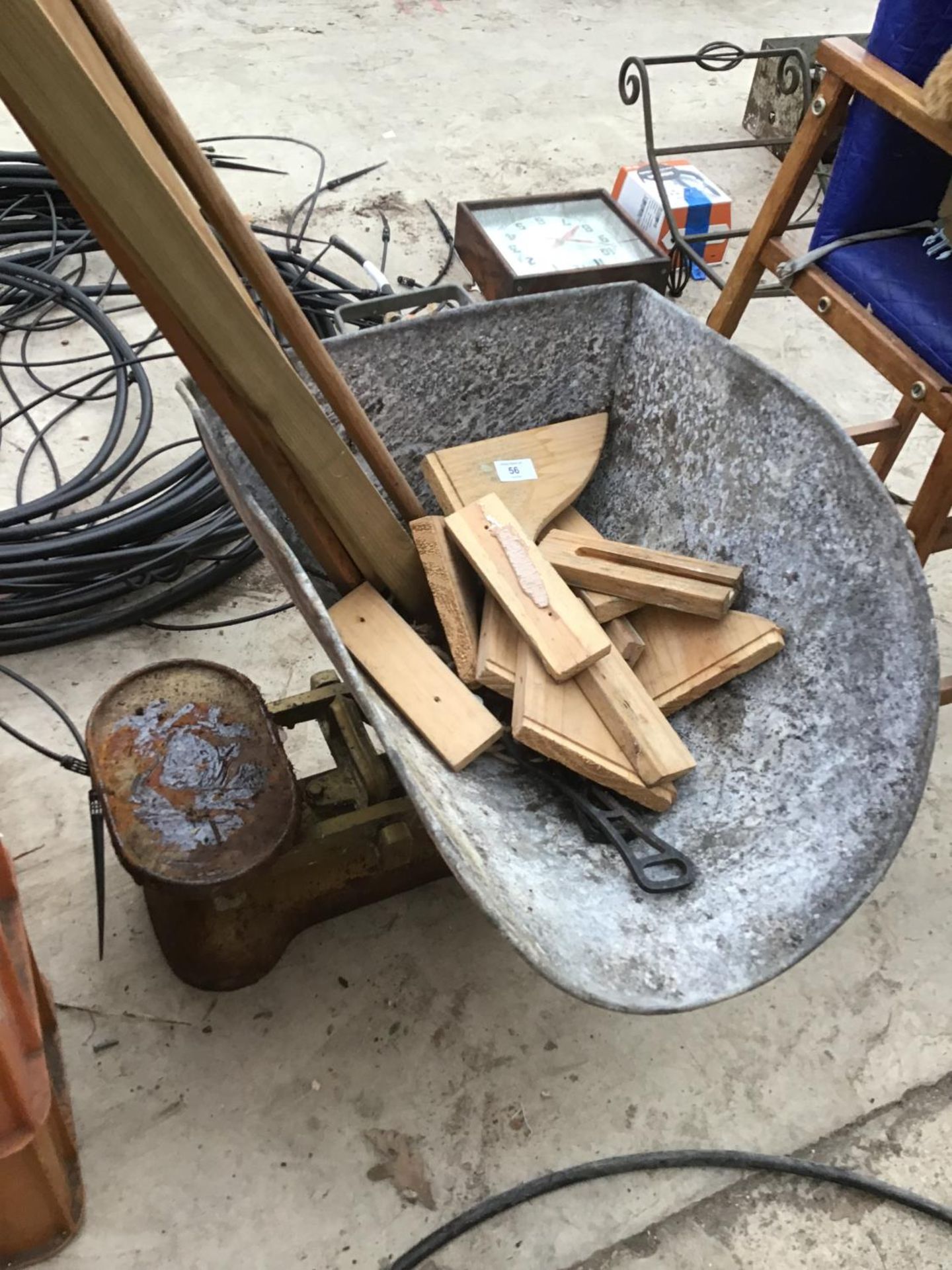 A SET OF VINTAGE POTATO SCALES AND A WOODEN AIRIER COMPLETE WITH METAL FITTINGS