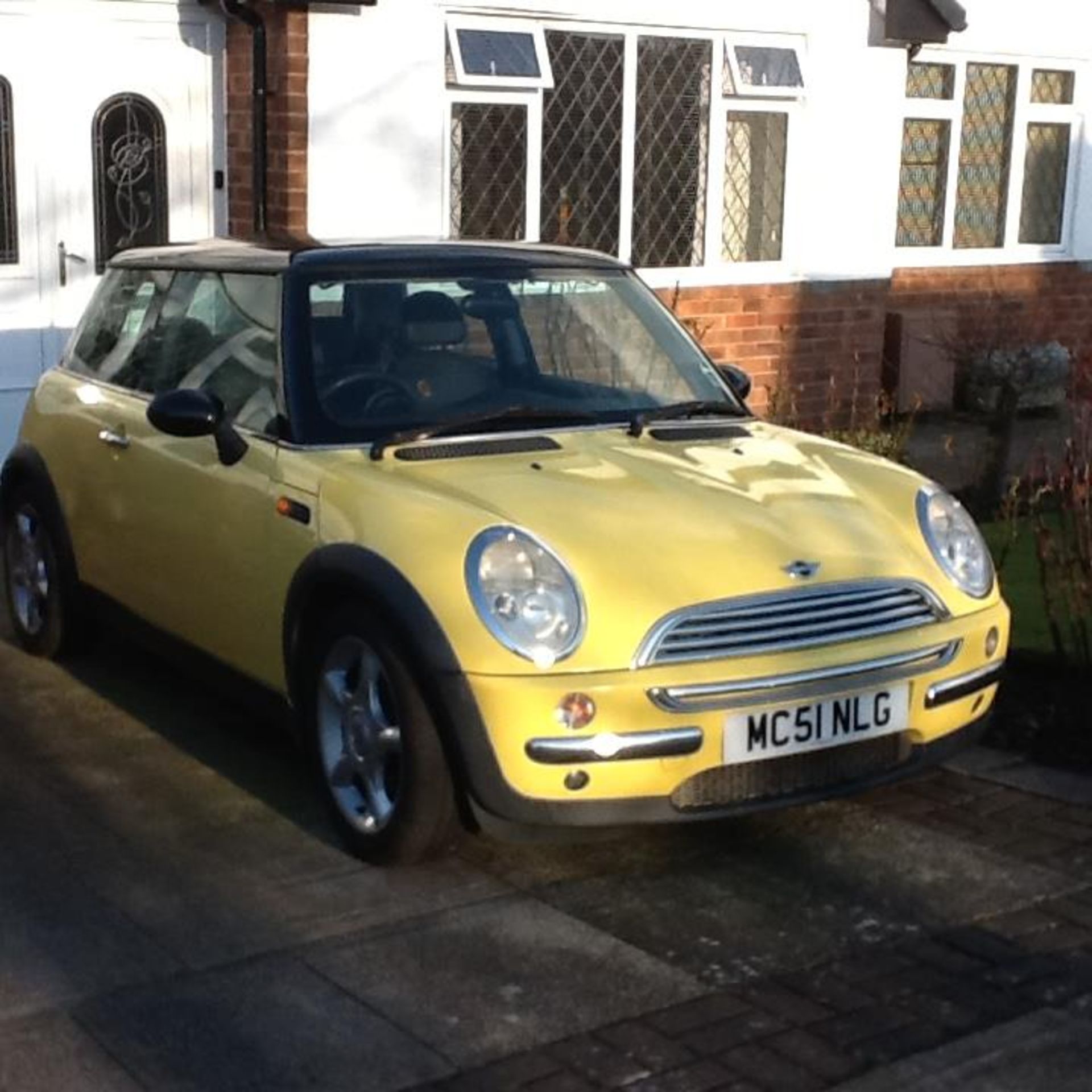 A 2001 (51) MINI COOPER, 1600 CC. MOT TO 25.2.21. RECENT INVOICES FOR £700 INCLUDING 4 NEW TYRES.