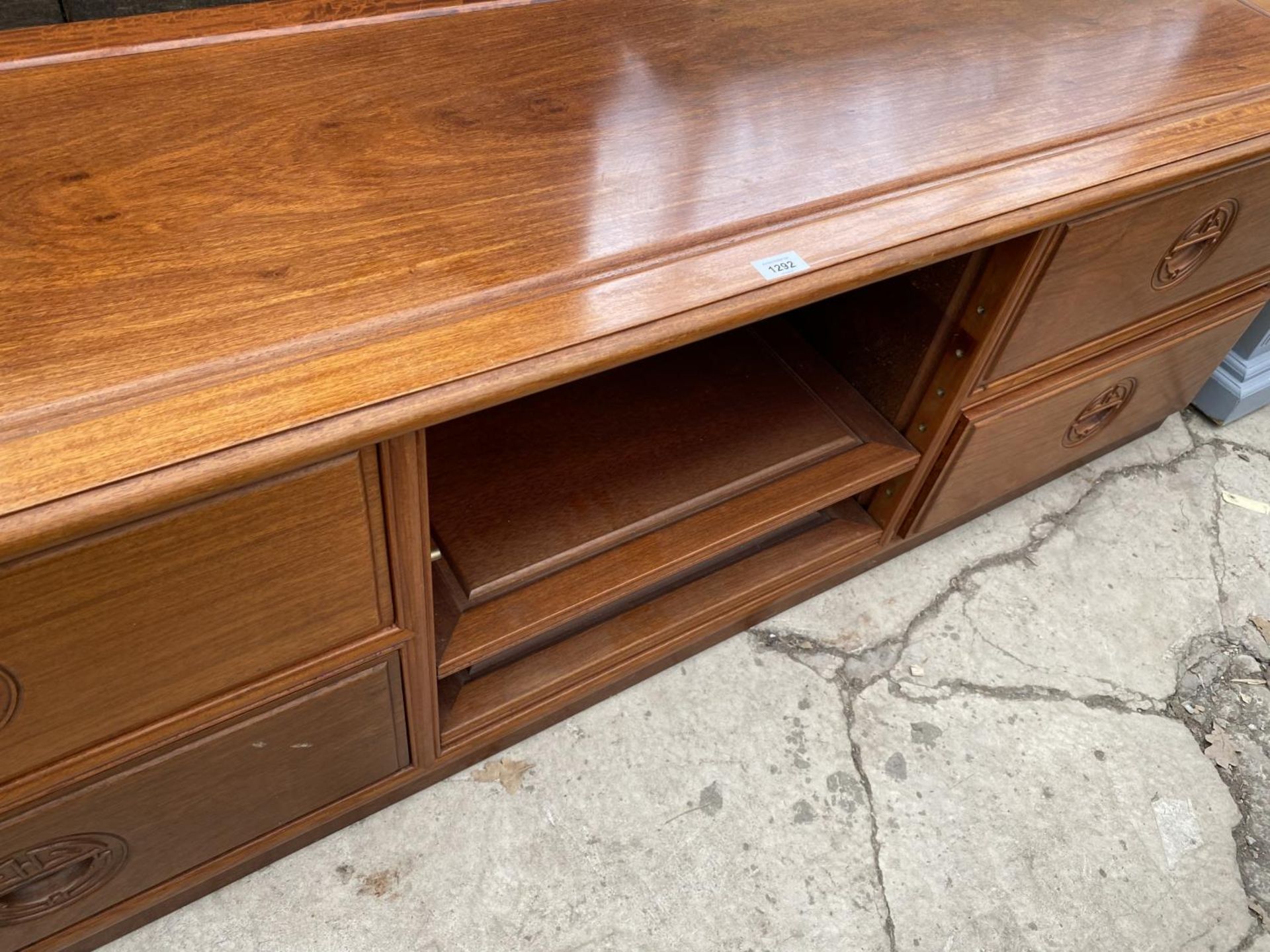 A CHERRY WOOD SIDEBOARD WITH FOUR DRAWERS - Image 4 of 4