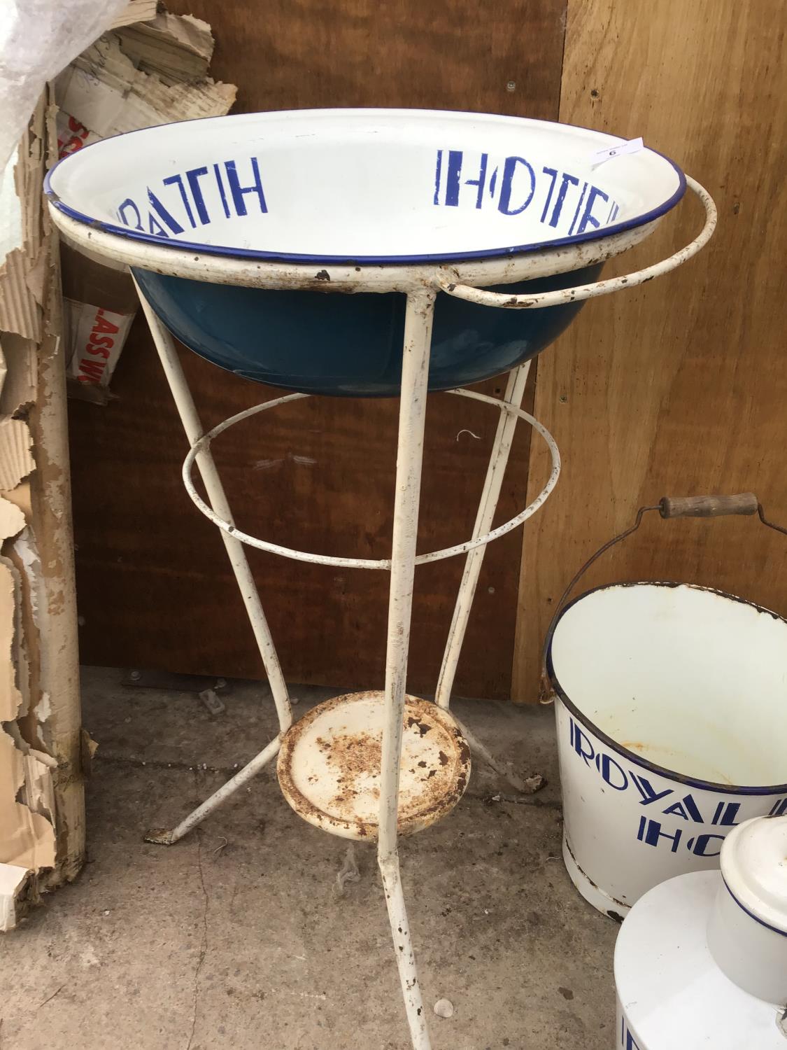 A VINTAGE 'ROYAL BATH HOTEL' WHITE AND BLUE ENAMEL BUCKET, LIDDED JUG, BOWL ON A STAND - Image 4 of 4