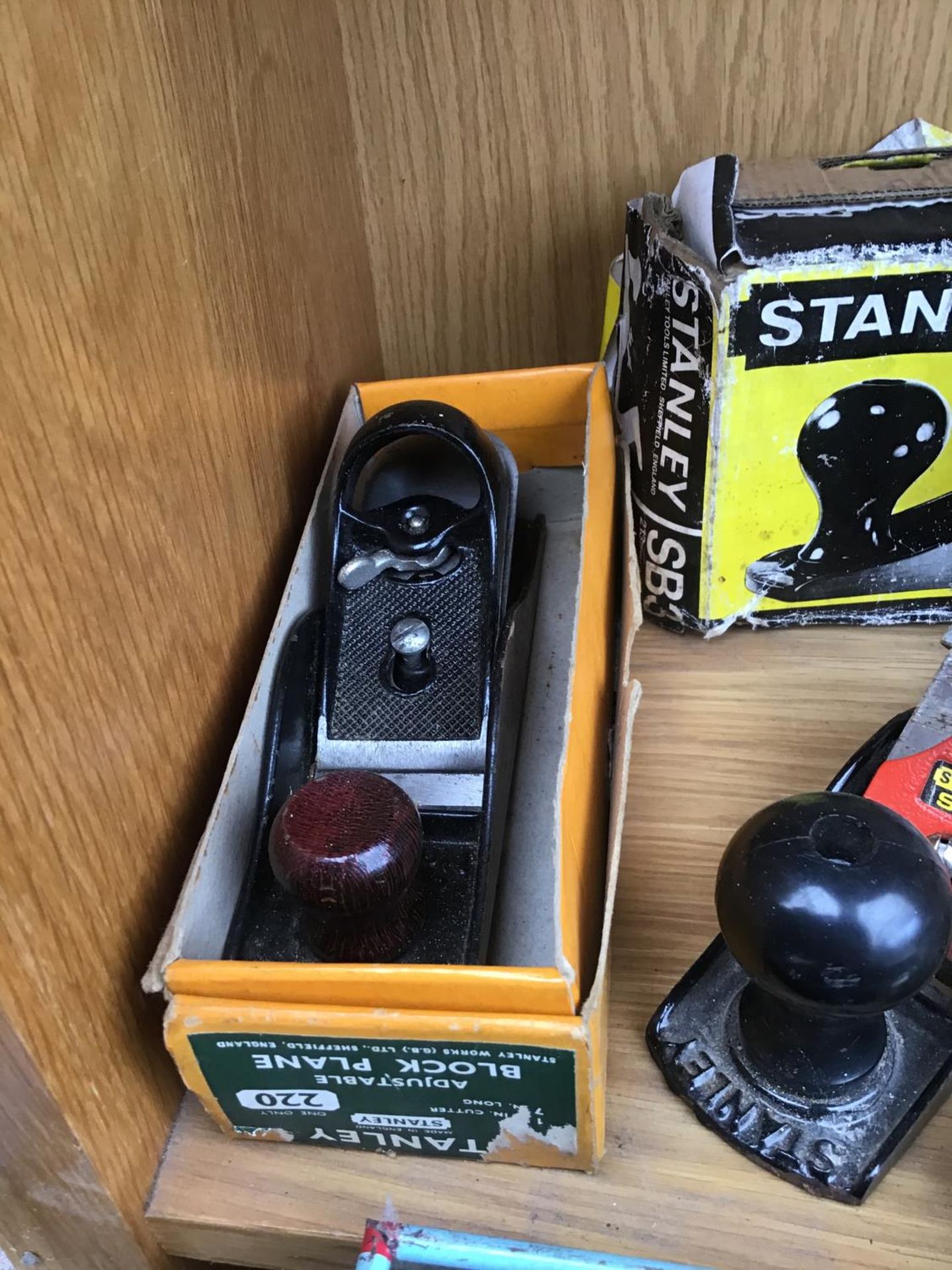 VARIOUS TOOLS TO INCLUDE A BOXED STANLEY HAND DRILL, TWO BOXED STANLEY PLANES, DRILLS ETC - Image 4 of 4