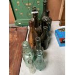 A COLLECTION OF VINTAGE GLASS BOTTLES, COD BOTTLE, SOME NAMED