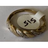 A 9 CARAT YELLOW GOLD RING WITH TWIST DESIGM - WEIGHT 2 GRAMS, RING SIZE P