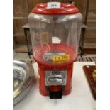 A VINTAGE BEAVER BUBBLEGUM MACHINE WITH KEY