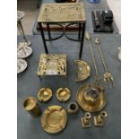 VARIOUS BRASS ITEMS TO INCLUDE TRIVETS, ASHTRAYS, CANDLESTICKS, TOASTING FORKS ETC