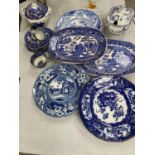 A MIXED GROUP OF 19TH CENTURY AND LATER BLUE AND WHITE CHINA TO INCLUDE MEAT PLATES, CUPS AND