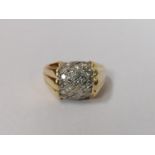 A LADIES DIAMOND CLUSTER DRESS RING, TESTED 18CT YELLOW GOLD, (UNMARKED BAND), WEIGHT 6 GRAMS, UK