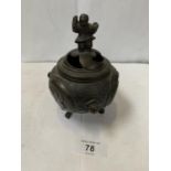 A JAPANESE BRONZE LIDDED CENSOR, HEIGHT 13 CM