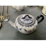 A DECORATIVE LOSOLWARE TEAPOT