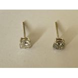 A PAIR OF WHITE GOLD EARRINGS WITH ROUND CUT DIAMONDS - TOTAL DIAMOND CARAT 1.12, CLARITY I1, COLOUR