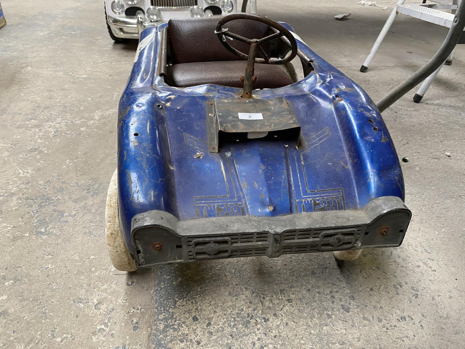 A VINTAGE TORING WOEI CHILDRENS PEDAL RACING CAR IN BLUE - Image 3 of 5