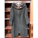 A VINTAGE LADIES COAT WITH FUR COLLAR