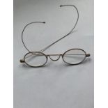 A PAIR OF VICTORIAN GOLD METAL FRAMED GLASSES