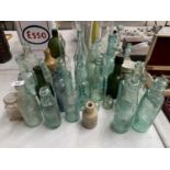 A LARGE QUANTITY OF VARIOUS VINTAGE BOTTLES AND JARS MOST NAMED