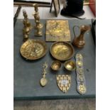 VARIOUS ITEMS OF BRASS WARE TO INCLUDE A LETTER RACK, BRASSES, CANDLESTICKS, JUGS ETC