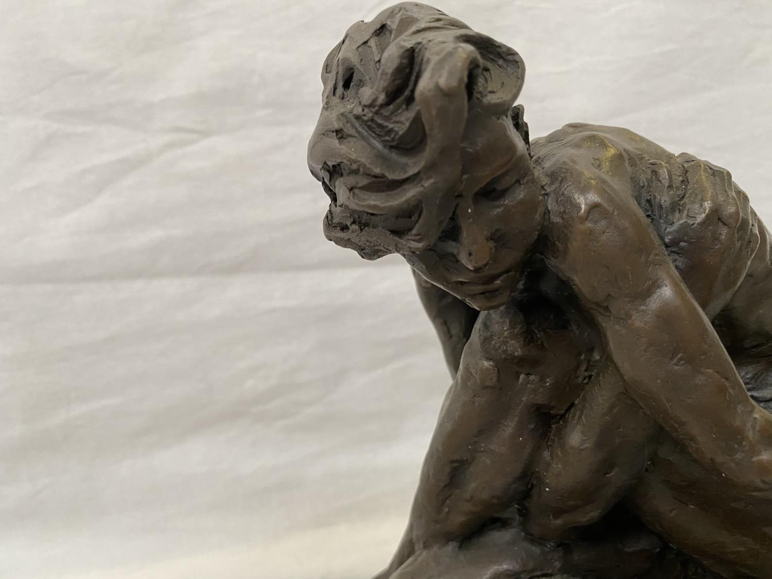 A BRONZE DISCREETLY NUDE FIGURE ON A MARBLE BASE - Image 2 of 3