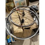 A PAIR OF NEW AND BOXED SYNCROS RACE 22 BIKE WHEELS 622 X 17MM
