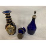 THREE ITEMS OF BLUE GLASSWARE TO INCLUDE A GILT PAINTED VASE, A BRANDY BOTTLE WITH GOLFING FIGURE