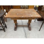 AN OAK DRAW LEAF TABLE